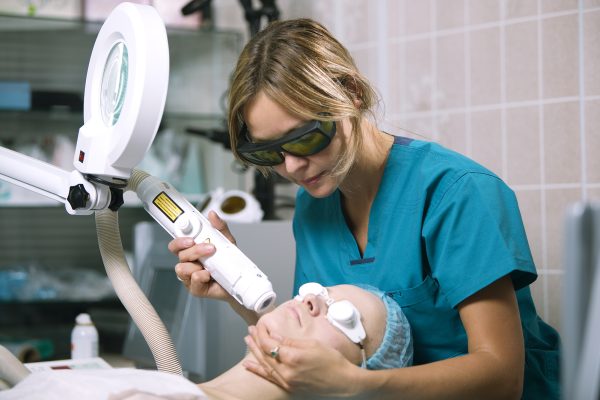 skin laser clinic birmingham - Woman undergoing laser skin treatment